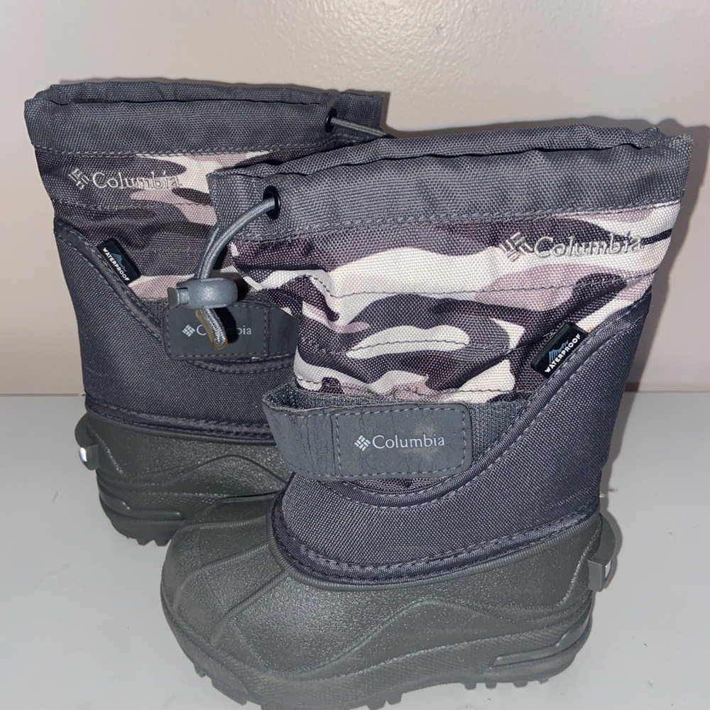 Columbia Boots Kids Size 7 Gray Camo Waterproof Winter Snow Insulated Boots